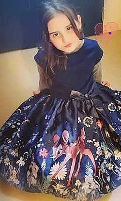 Anaya a rejoint le concours — aidez-le/la à gagner de superbes lots ! black_hair, brown_hair, child, clothing, costume, dress, fashion, fashion_accessory, neck, outerwear, pattern, person, shoulder, sleeve, toddler