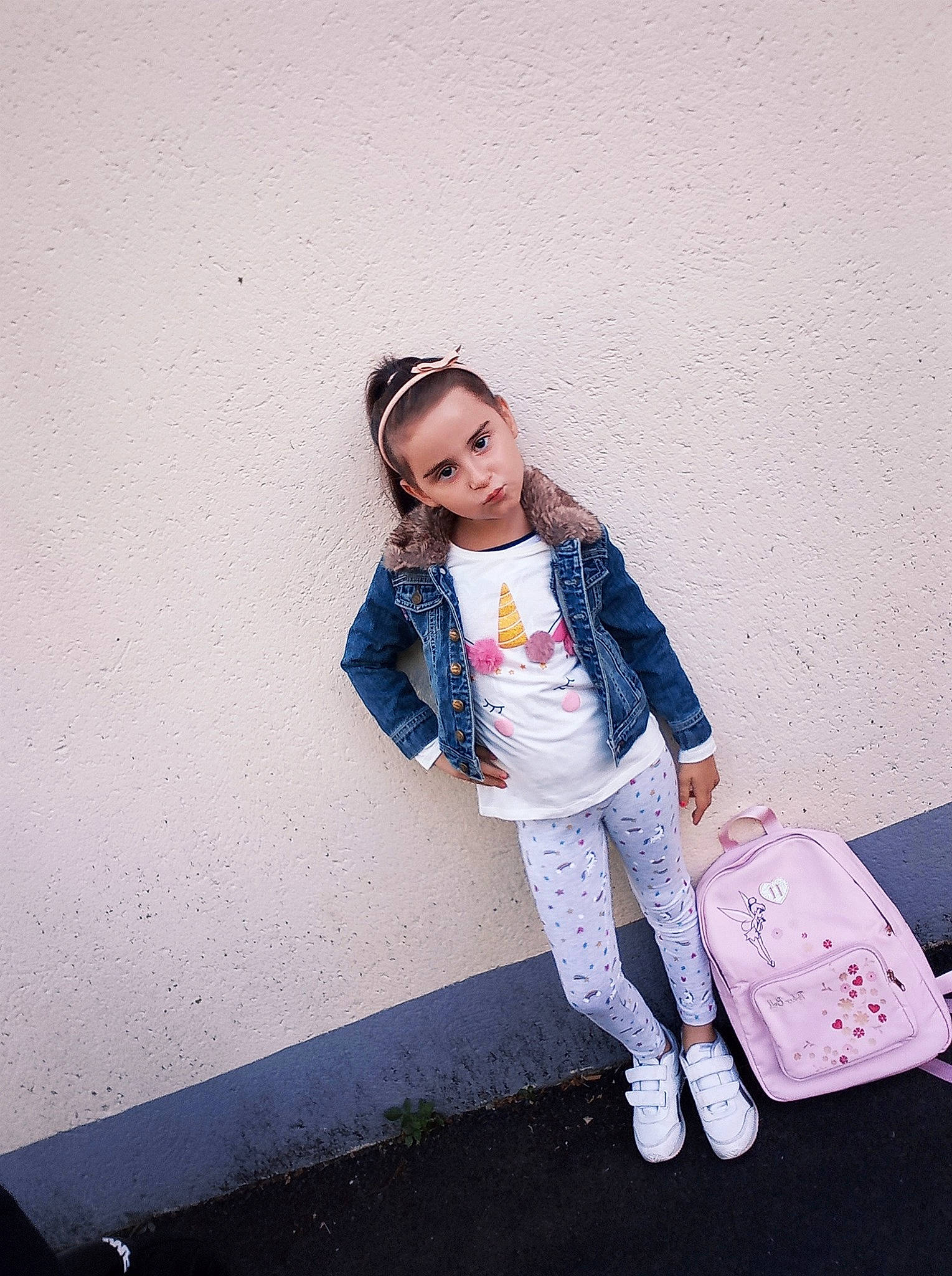 Anaya participe au concours pour gagner de l'argent avec cette photo : blue, child, child_model, denim, fashion, happy, jacket, jeans, outerwear, person, photography, pink, shoe, standing, t_shirt, textile, white, yellow