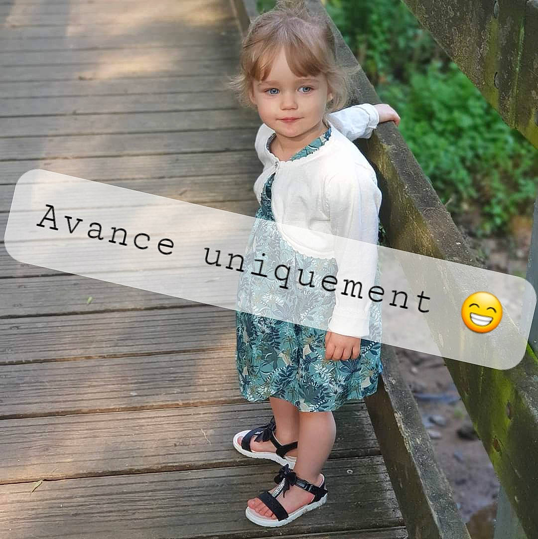 Elena participe au concours pour gagner de l'argent avec cette photo : blond, child, denim, fashion_accessory, formal_wear, grass, hairstyle, happy, joint, leisure, pattern, people_in_nature, person, product, recreation, shoe, sleeve, street_fashion, textile, toddler