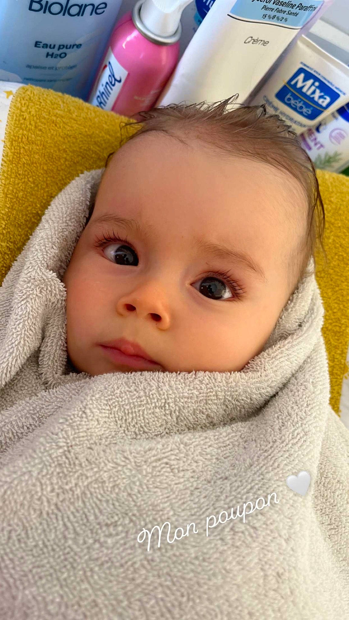 Rafaël participe au concours pour gagner de l'argent avec cette photo : baby, baby_products, baby_safety, baby_toddler_clothing, cheek, child, chin, comfort, eye, eyebrow, eyelash, fur, linens, nose, person, portrait_photography, room, skin, sleeve, toddler