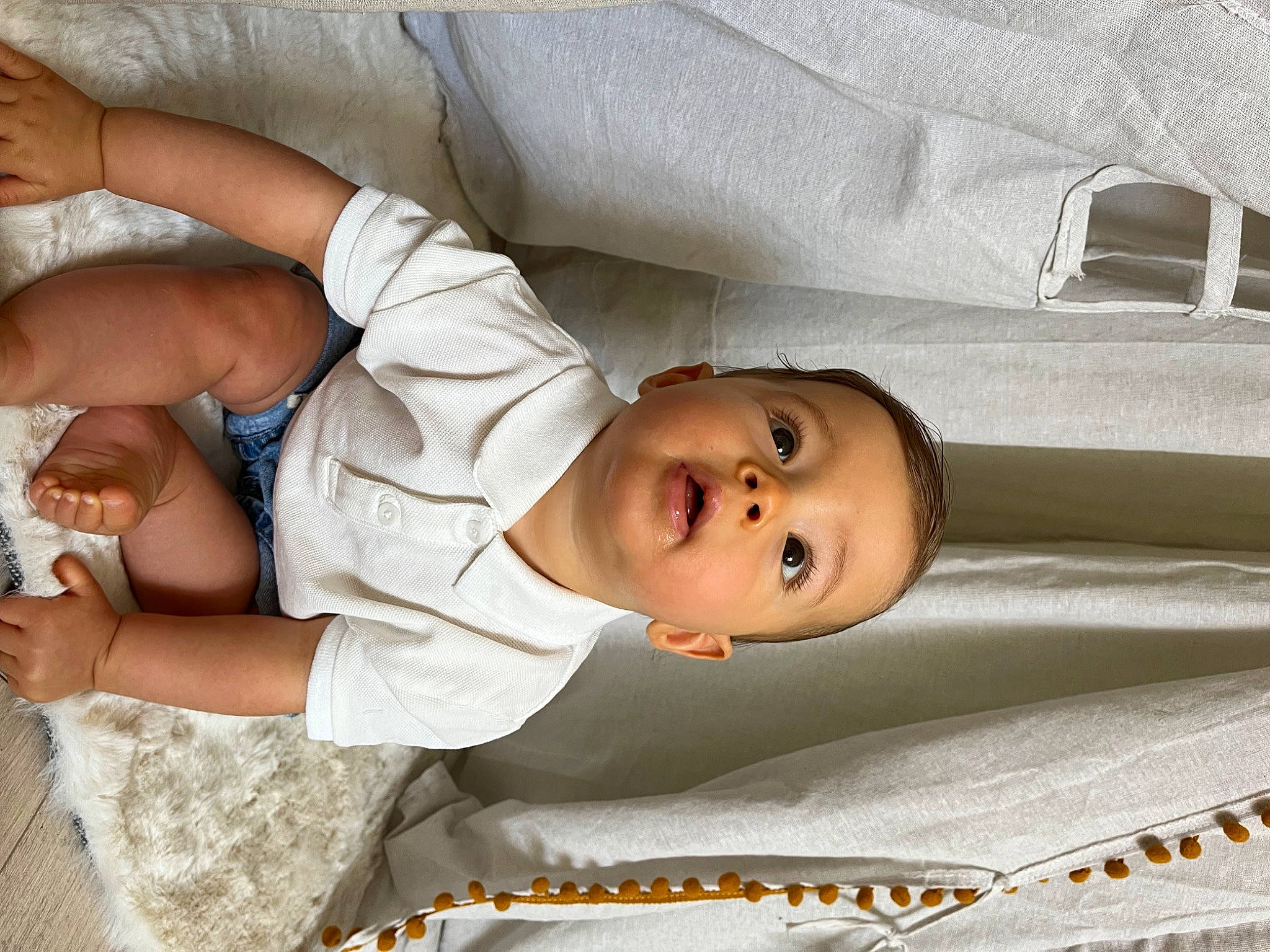 Rafaël a rejoint le concours — aidez-le/la à gagner de superbes lots ! arm, baby, baby_products, baby_toddler_clothing, child, comfort, eye, face, finger, hand, happy, linens, mouth, organ, person, product, skin, sleeve, smile, textile