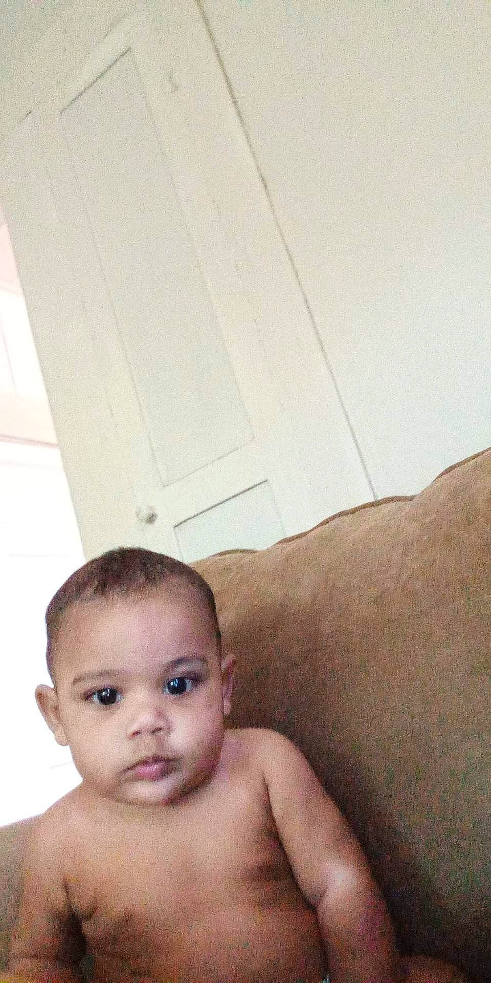 Lawrence is registered to the contest to win money with this photo: arm, baby, cheek, chest, chin, eye, eyebrow, eyelash, finger, happy, head, human_body, iris, joint, lip, mouth, muscle, nose, person, skin