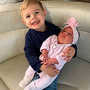 Meyvenn a rejoint le concours — aidez-le/la à gagner de superbes lots ! child, baby, toddler, newborn, sibling, brother, sister, headband, bow, smile, couch, sofa, indoors, family, holding, jeans, onesie, portrait, happy, cozy