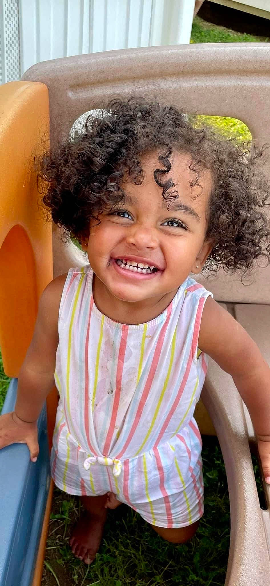 Jazlynn is registered to the contest to win money with this photo: arm, cheek, chin, eye, eyebrow, face, facial_expression, forehead, hair, hairstyle, happy, head, human_body, joy, lip, mouth, neck, nose, person, shoulder