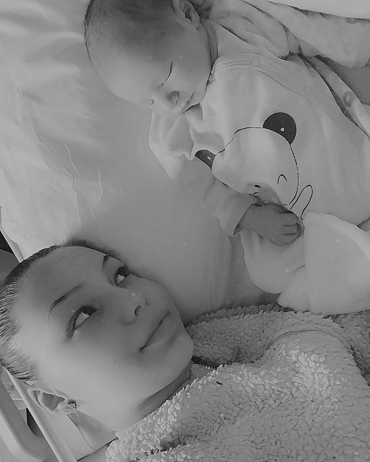 Ethann a rejoint le concours — aidez-le/la à gagner de superbes lots ! black_and_white, child, comfort, facial_expression, fun, gesture, happy, iris, lip, monochrome, monochrome_photography, mouth, nose, person, petal, product, skin, smile, style, toddler