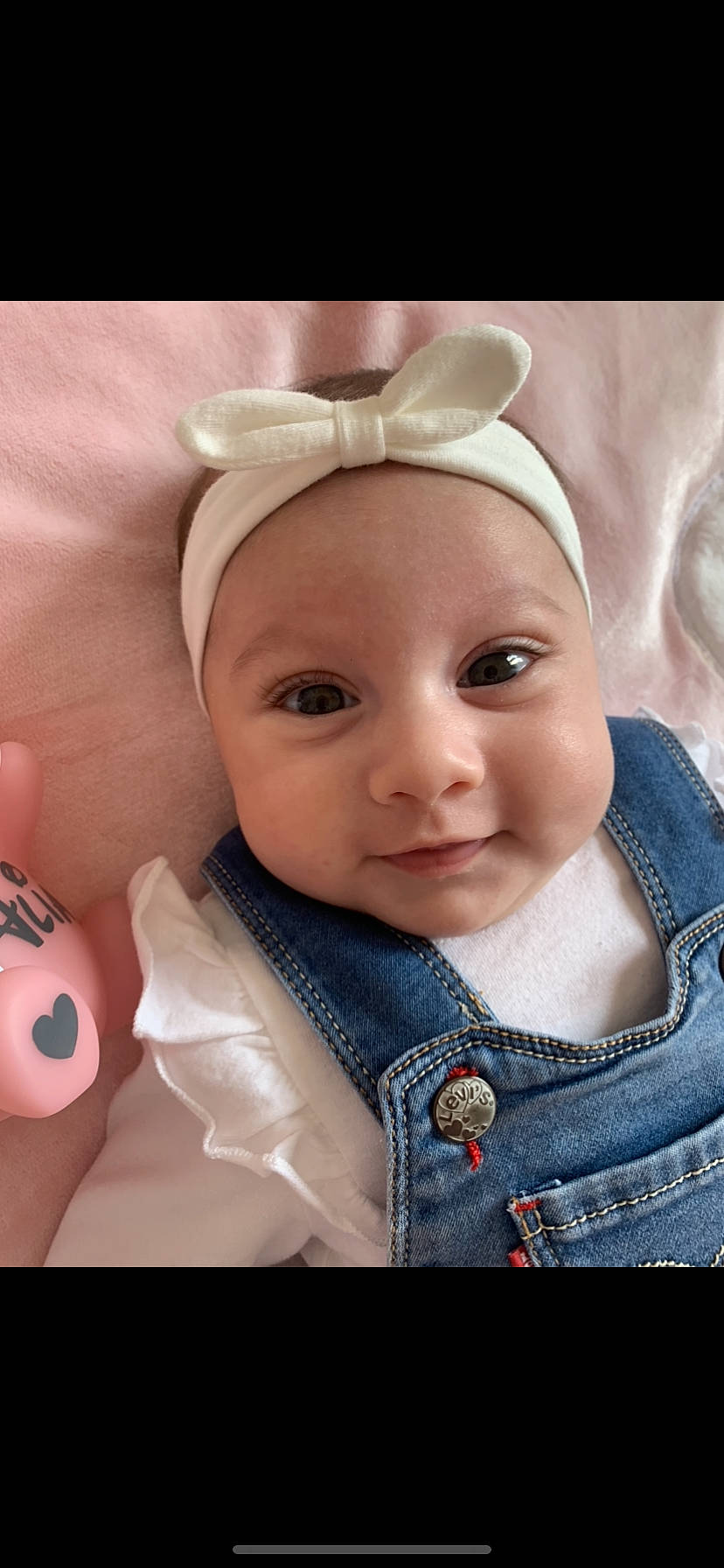 Alia a rejoint le concours — aidez-le/la à gagner de superbes lots ! baby, baby_toddler_clothing, cap, cheek, cool, eye, eyebrow, eyelash, face, flash_photography, happy, head, headpiece, headwear, human_body, iris, lip, nose, person, pink