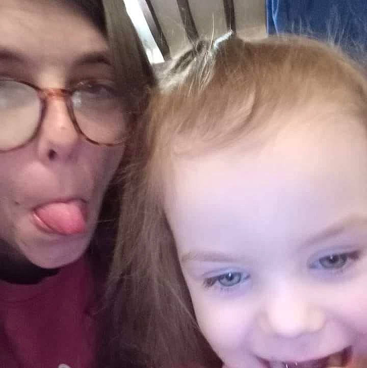 Luna participe au concours pour gagner de l'argent avec cette photo : cheek, chin, ear, eye, eyebrow, eyelash, face, forehead, glasses, hair, hairstyle, head, jaw, joy, lip, mouth, nose, organ, person, skin