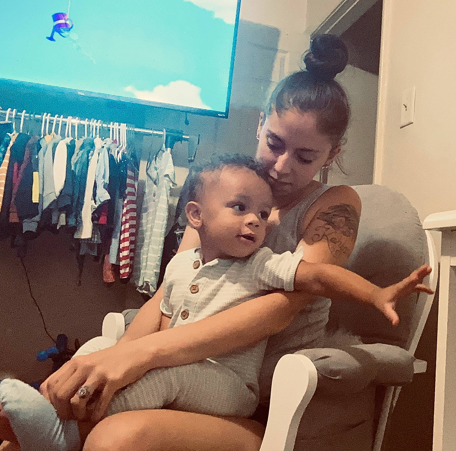 Jaziah is registered to the contest to win money with this photo: baby, baby_products, chair, child, comfort, cool, event, fashion_design, fun, happy, lap, luggage_and_bags, metal, person, room, sandal, shorts, sitting, t_shirt, thigh