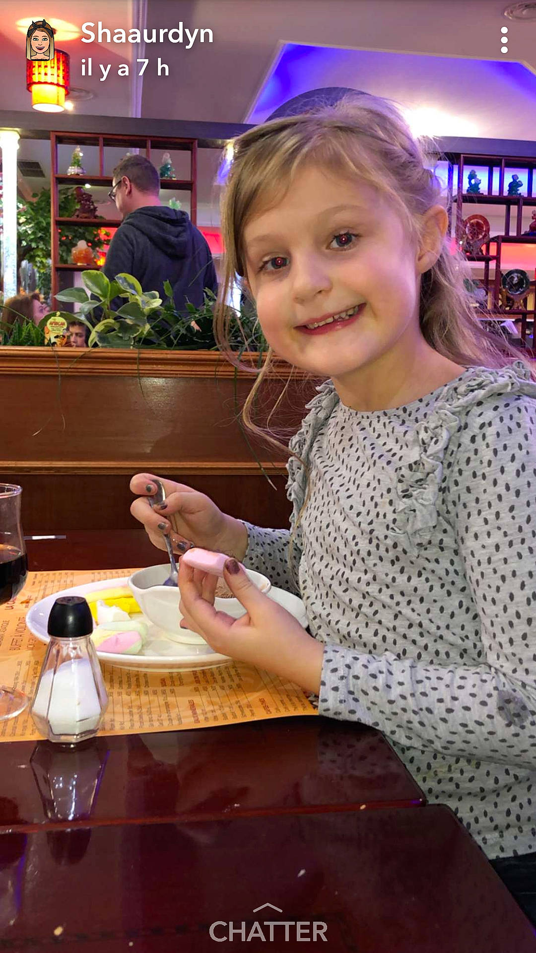 Hélèna a rejoint le concours — aidez-le/la à gagner de superbes lots ! drink, joy, person, restaurant