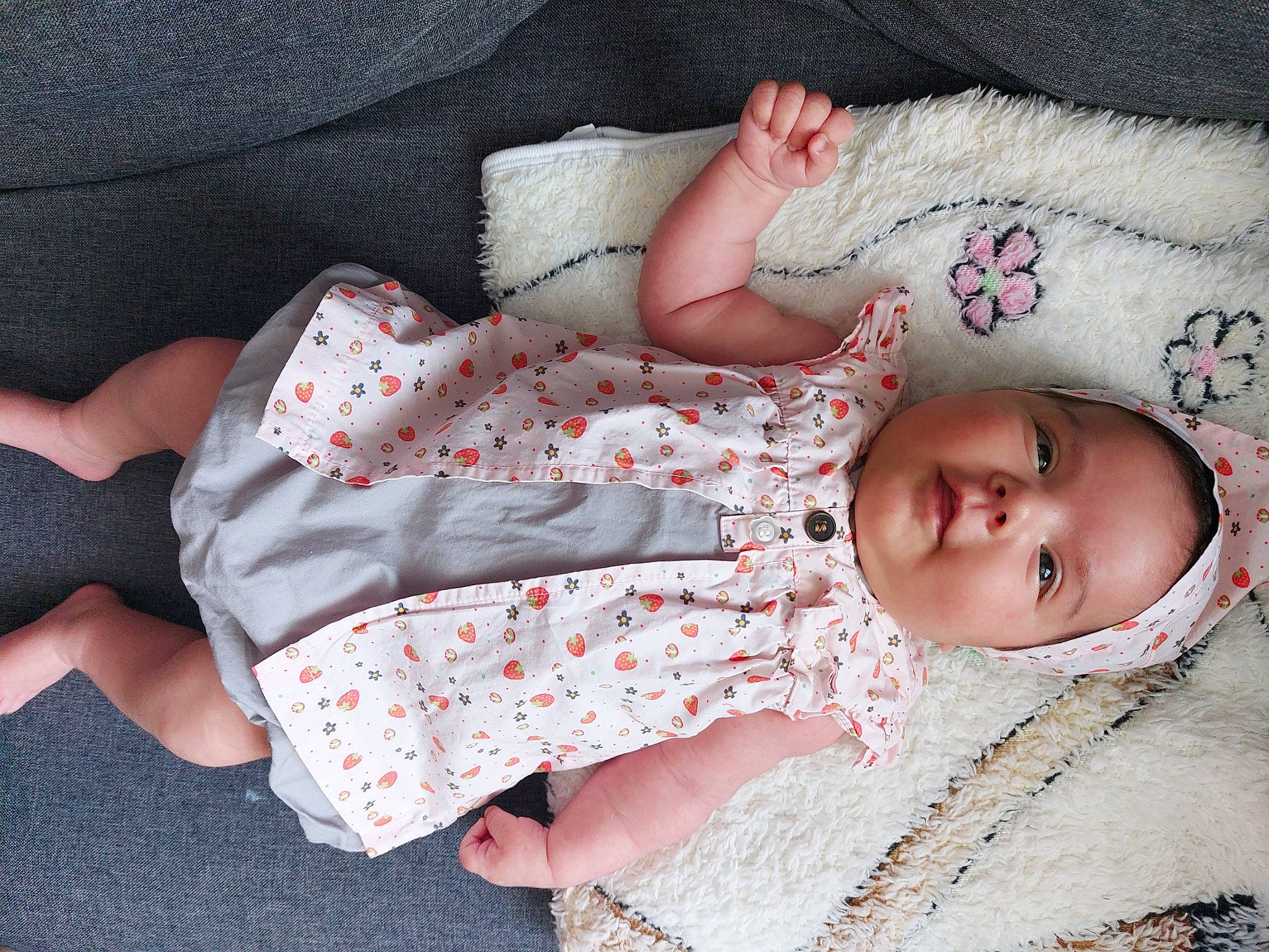 Emma a rejoint le concours — aidez-le/la à gagner de superbes lots ! baby, baby_sleeping, baby_toddler_clothing, cheek, comfort, eye, eyelash, finger, hand, head, headwear, linens, lip, mouth, nose, pattern, person, pink, skin, sleeve