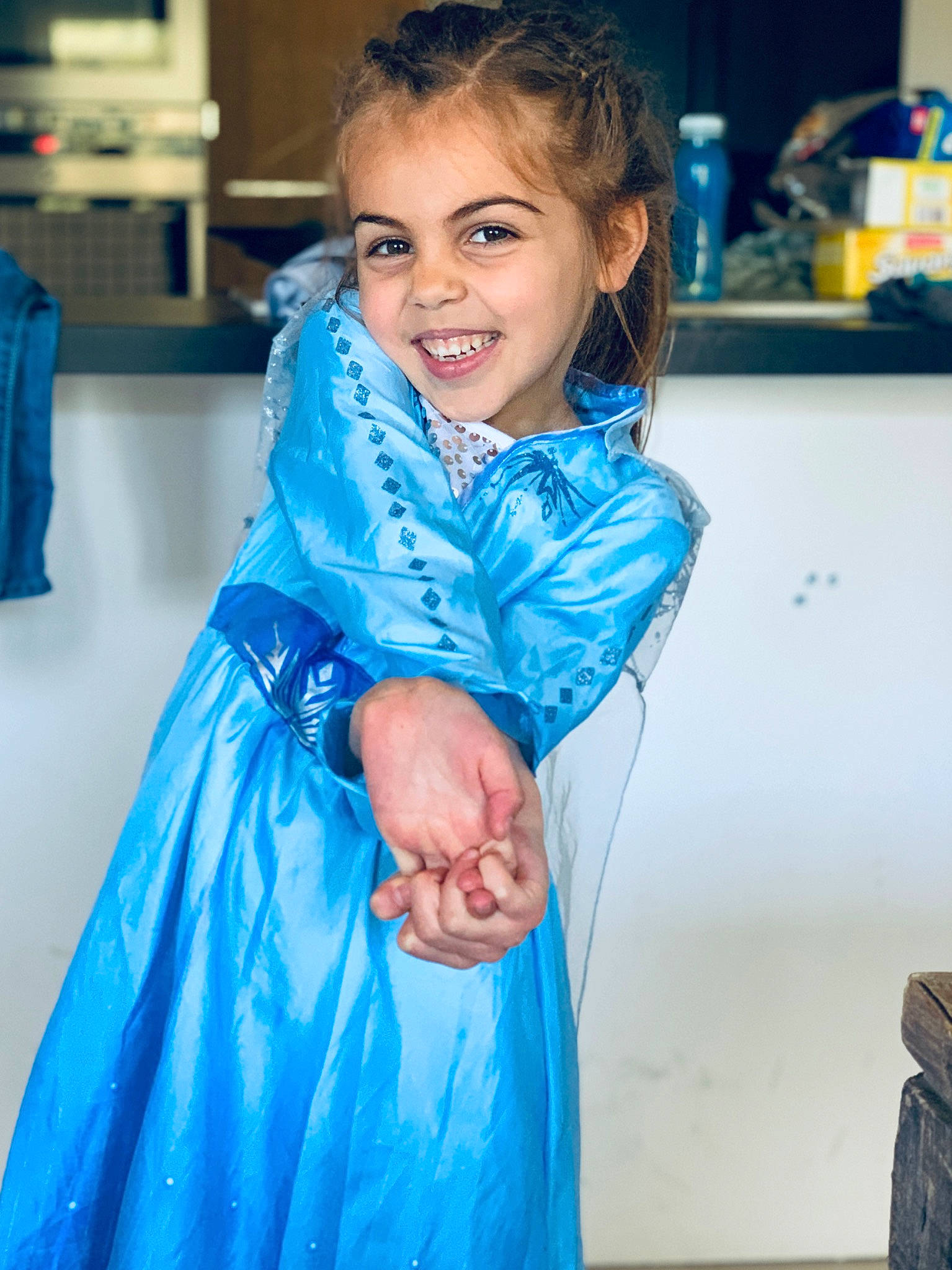 April participe au concours pour gagner de l'argent avec cette photo : blue, child, child_model, costume, dress, electric_blue, eye, face, fashion_design, formal_wear, iris, joy, outerwear, performance, person, smile, toddler, tradition, vacation