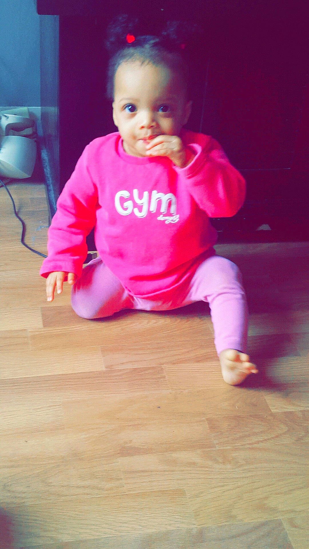 Kélya participe au concours pour gagner de l'argent avec cette photo : child, color, girl, human_positions, image, infant, person, pink, play, red, sitting, skin, toddler