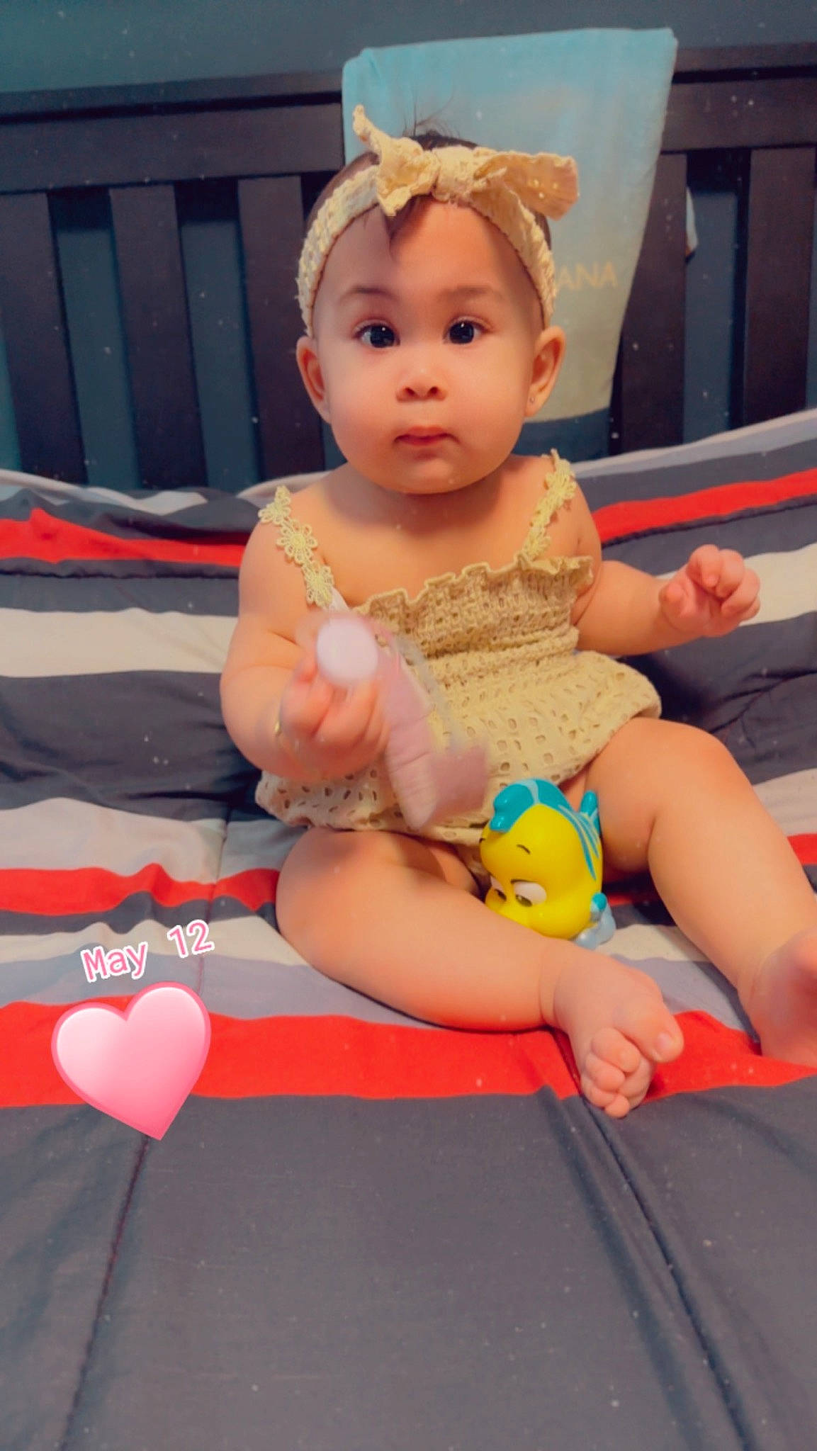 Charlotte is registered to the contest to win money with this photo: abdomen, baby, baby_products, baby_toddler_clothing, balloon, child, event, face, foot, fun, happy, head, headwear, human_leg, knee, leisure, person, pink, sandal, sitting