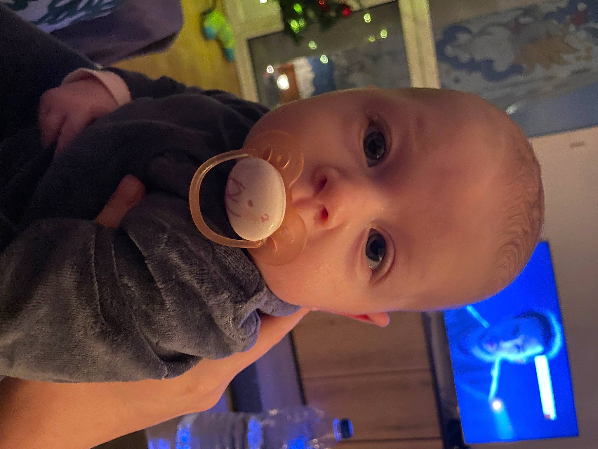 Lily participe au concours pour gagner de l'argent avec cette photo : baby, baby_toddler_clothing, blue, cheek, child, drinking, ear, electric_blue, eyelash, finger, fun, happy, iris, lip, mouth, nose, person, skin, smile, toddler