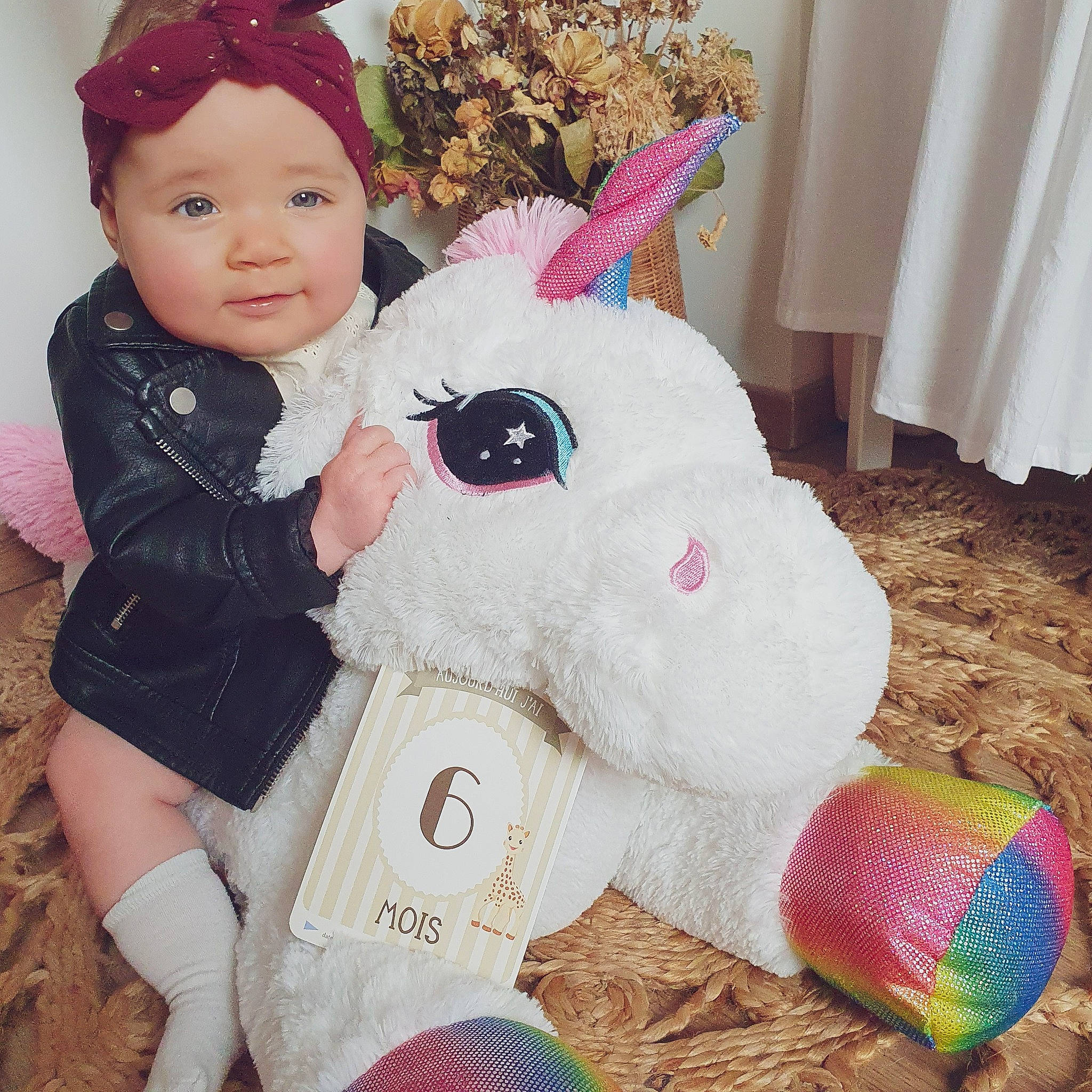 Evy participe au concours pour gagner de l'argent avec cette photo : baby, baby_toys, child, ear, fictional_character, headwear, person, pink, play, plush, stuffed_toy, teddy_bear, toddler, toy