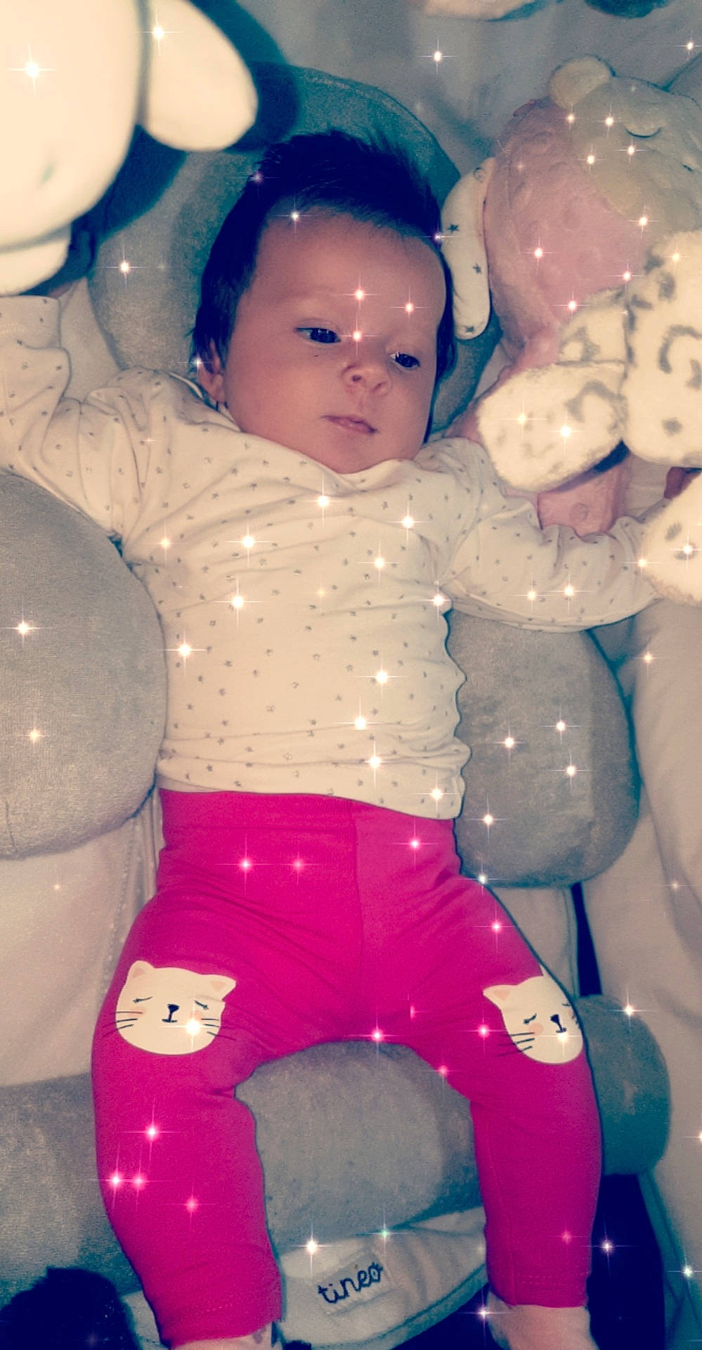 Alix a rejoint le concours — aidez-le/la à gagner de superbes lots ! baby, cheek, child, fun, person, pink, play, skin, smile, toddler, toy