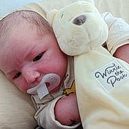 Thélio a rejoint le concours — aidez-le/la à gagner de superbes lots ! baby, newborn, pacifier, plush_toy, winnie_the_pooh, infant, cute, child, soft_toy, cushion, sleepwear, face, skin, head, person, resting, closeup, indoors, comfort, snuggling