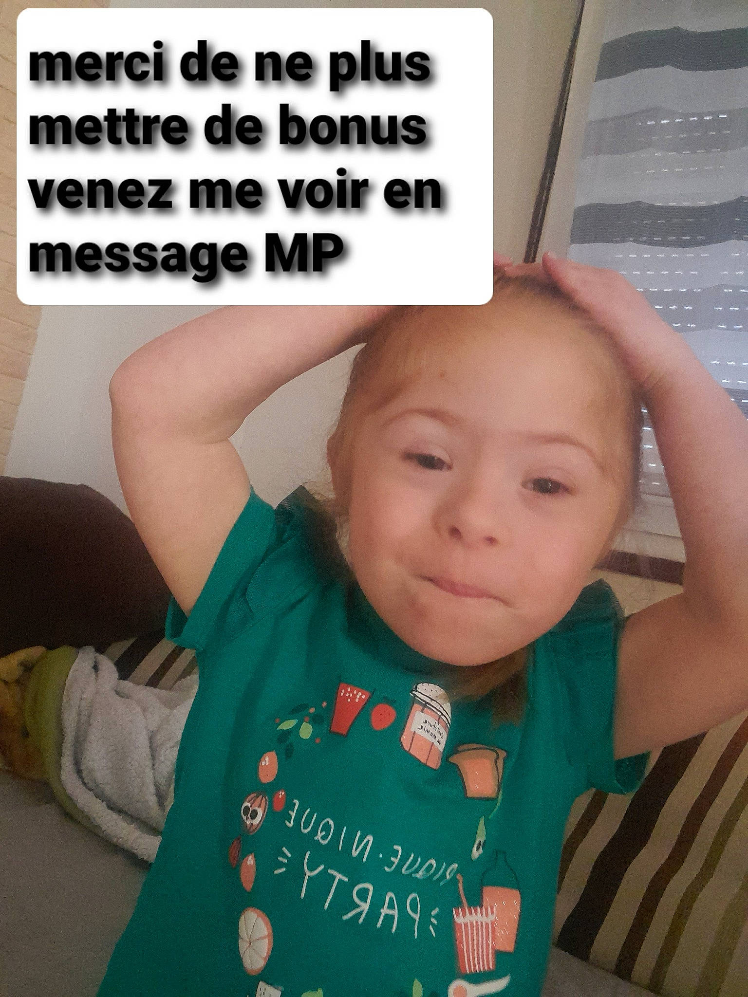 Julia a rejoint le concours — aidez-le/la à gagner de superbes lots ! baby, baby_toddler_clothing, cheek, child, eyebrow, eyelash, finger, font, gesture, happy, head, mouth, neck, nose, person, photo_caption, play, sleeve, t_shirt, thumb