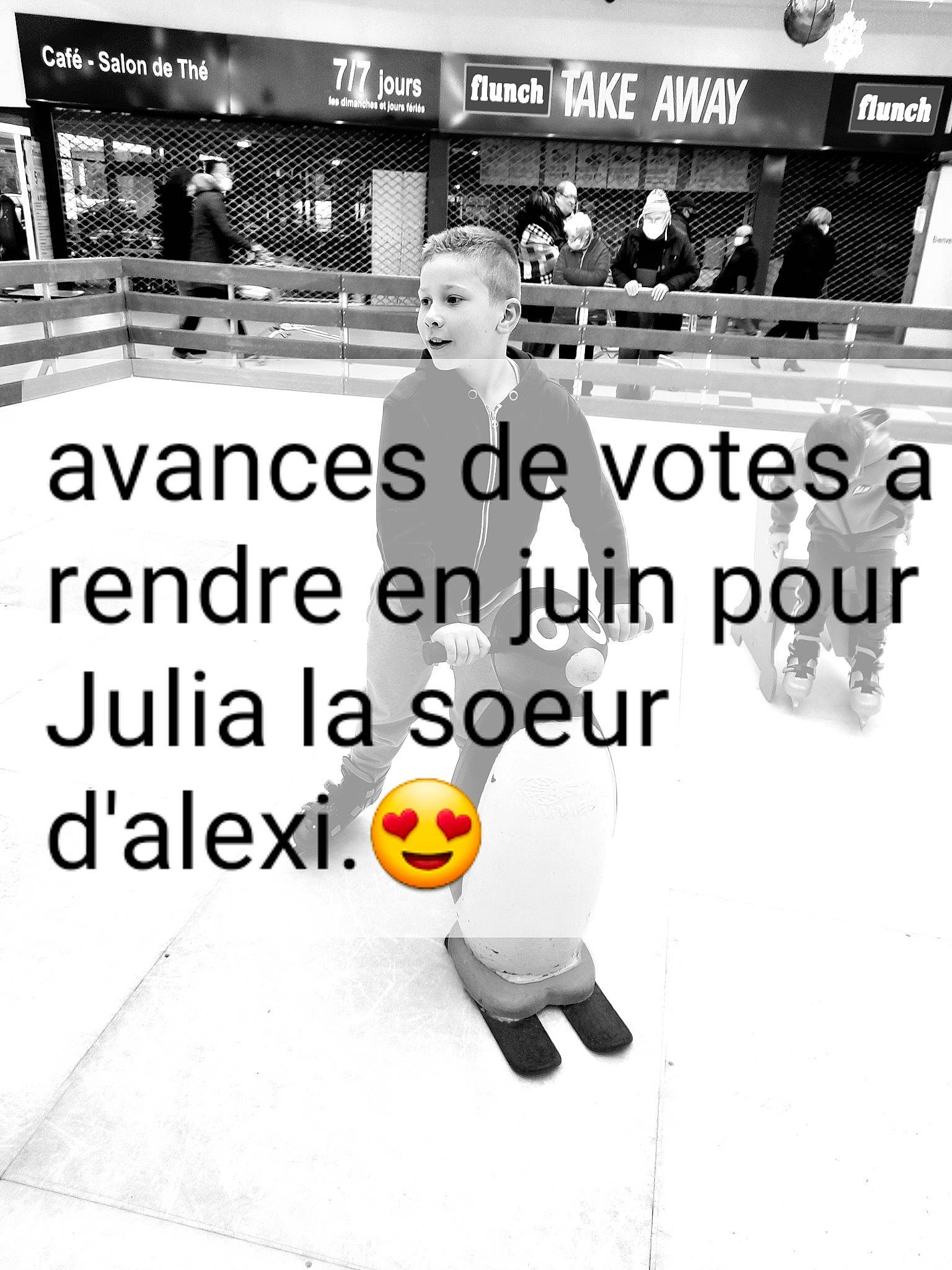 Alexi a rejoint le concours — aidez-le/la à gagner de superbes lots ! advertising, brand, city, flooring, font, happy, human, logo, pedestrian, person, photo_caption, poster, public_space, room, sidewalk, sign, signage, sitting, stock_photography, street