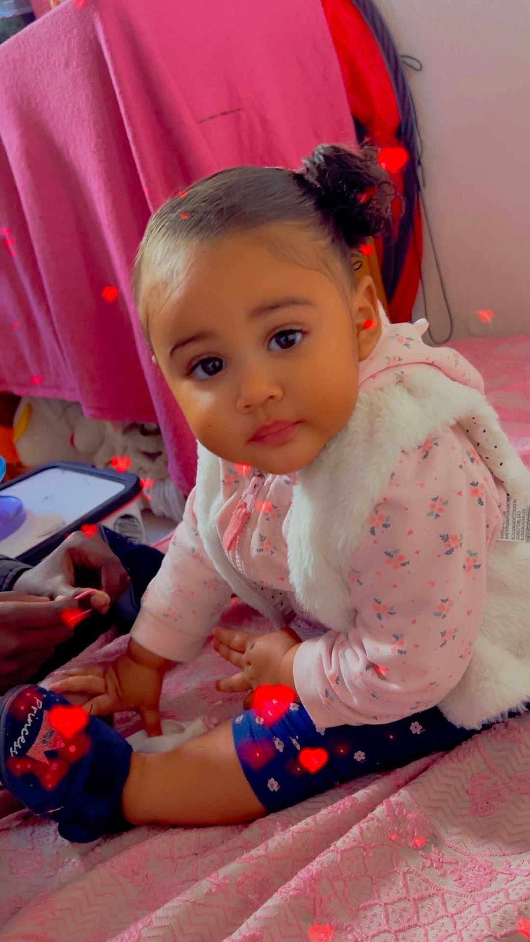 Lyla-Rose participe au concours pour gagner de l'argent avec cette photo : toddler, child, baby, pink_clothing, hoodie, leggings, sitting, bed, blanket, hand, foot, indoor, portrait, cute, face, expression, curly_hair, soft_lighting, heart_effects, cozy