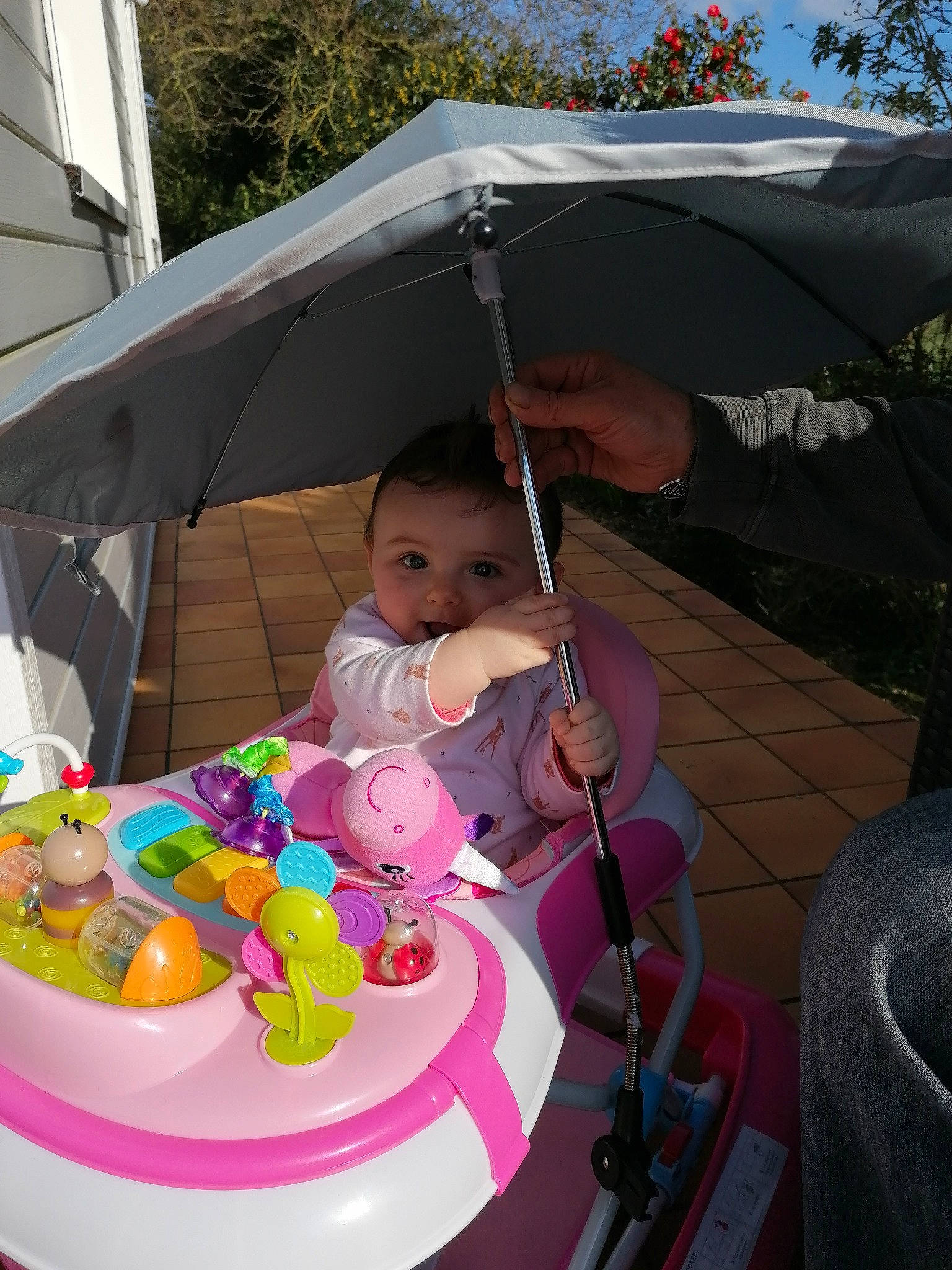 Julie participe au concours pour gagner de l'argent avec cette photo : baby_products, child, person, pink, product, toddler, umbrella