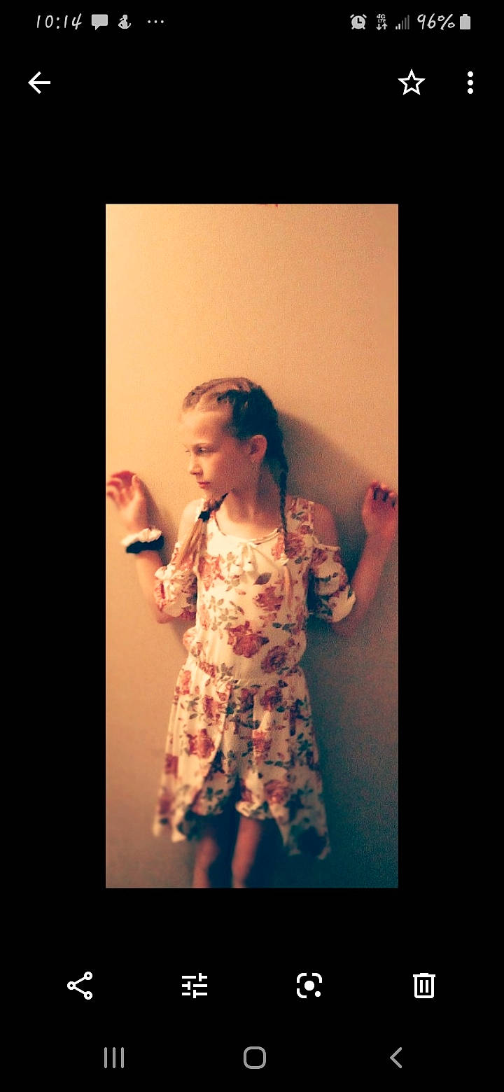 Kelden is registered to the contest to win money with this photo: beauty, dress, ear, finger, fun, gesture, joint, lady, leg, long_hair, nose, person, photograph, photography, portrait, selfie, shoulder, singing, snapshot, standing