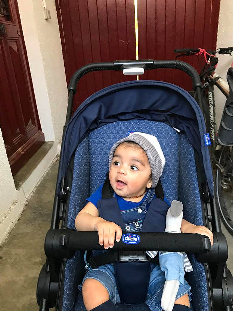 Andreas a rejoint le concours — aidez-le/la à gagner de superbes lots ! automotive_design, automotive_tire, baby, baby_carriage, baby_products, baby_safety, blue, chair, child, comfort, door, electric_blue, fun, person, product, service, sitting, surprise, tire, toddler