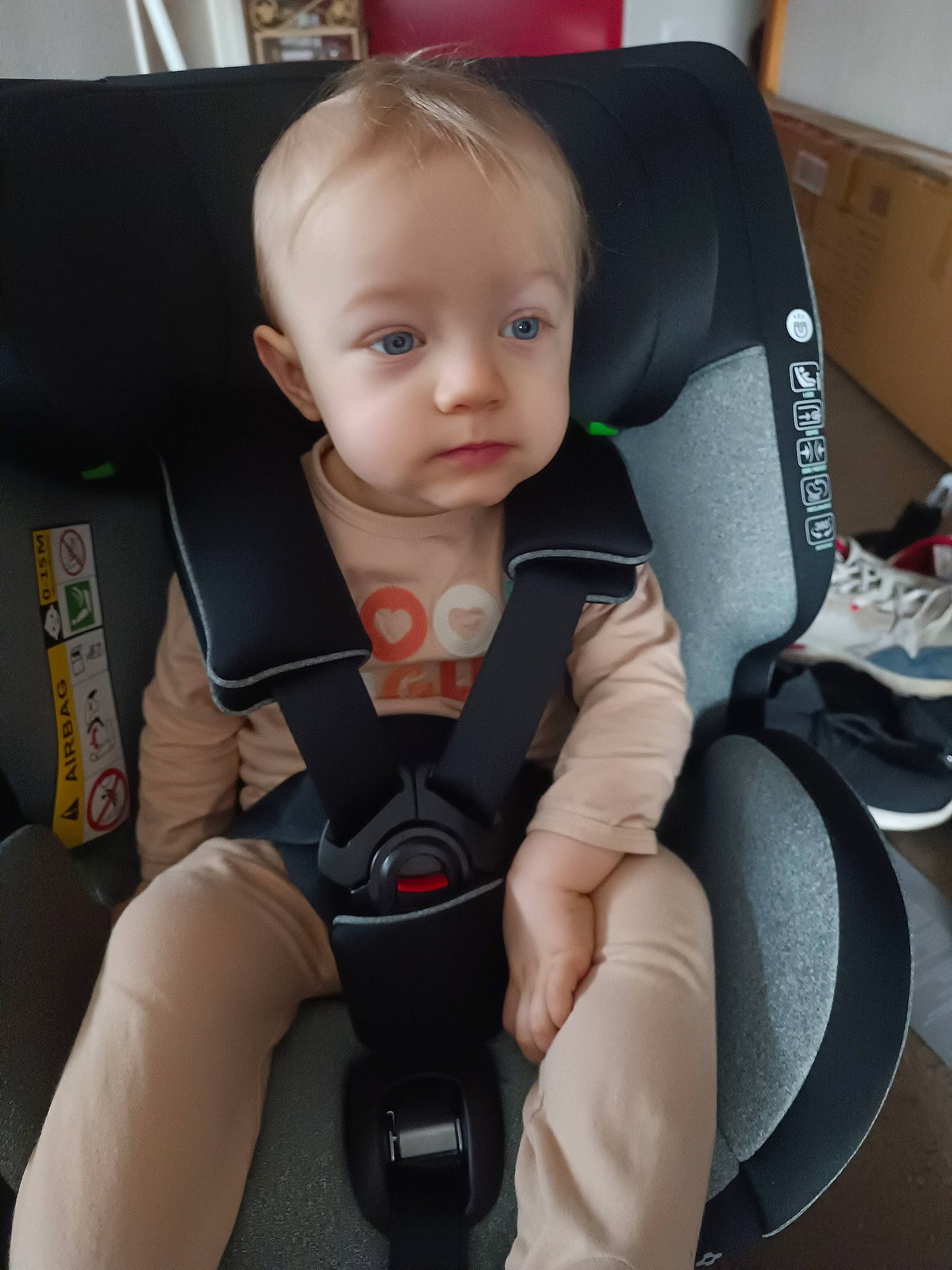 Ayden participe au concours pour gagner de l'argent avec cette photo : auto_part, baby, baby_carriage, baby_in_car_seat, baby_products, baby_toddler_clothing, car_seat, child, comfort, face, head, head_restraint, human_body, person, personal_protective_equipment, seat_belt, service, sitting, thumb, toddler