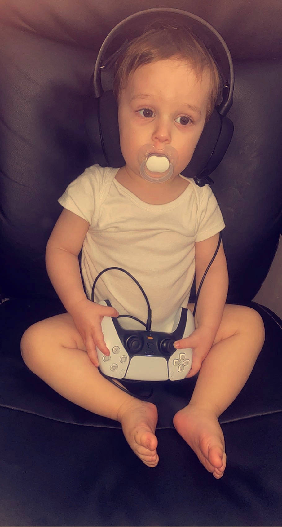 Kayden participe au concours pour gagner de l'argent avec cette photo : baby, baby_carriage, baby_toddler_clothing, cheek, comfort, cool, ear, elbow, eyebrow, eyelash, finger, flash_photography, happy, lap, lip, nail, organ, person, skin, thigh