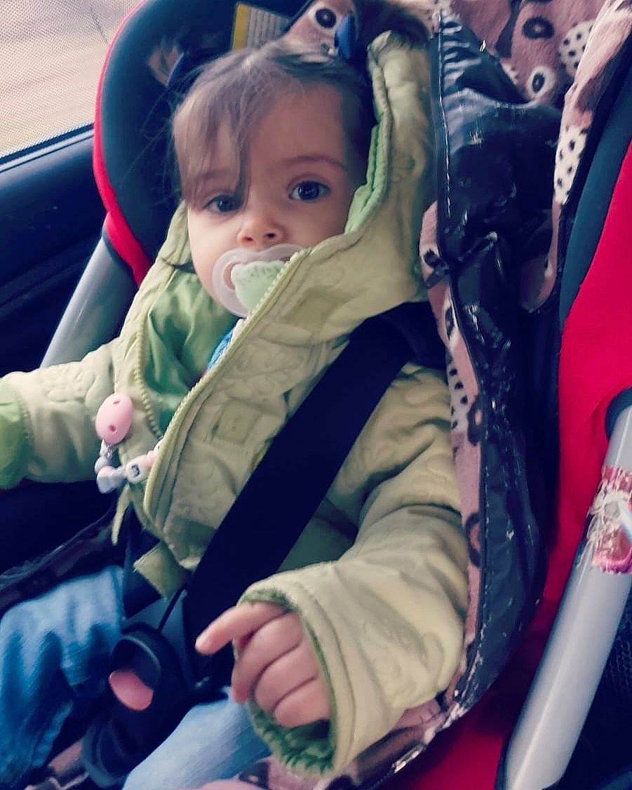 Emy a rejoint le concours — aidez-le/la à gagner de superbes lots ! baby, baby_carriage, baby_in_car_seat, beauty, car_seat, cheek, child, comfort, cool, facial_expression, finger, fun, hairstyle, happy, human, mammal, person, photograph, product, snapshot