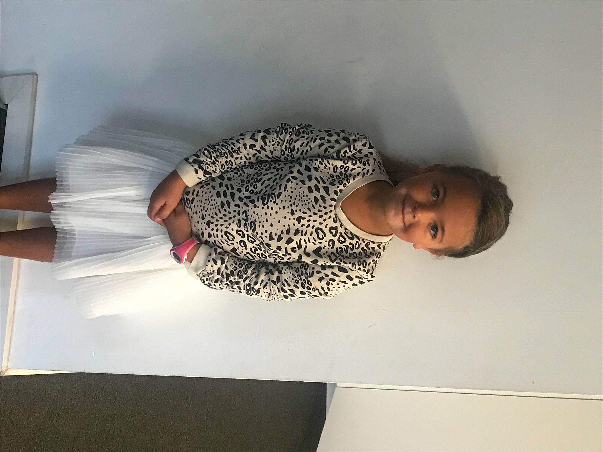 Cilou participe au concours pour gagner de l'argent avec cette photo : ceiling, comfort, elbow, fashion_design, fun, joy, person, plaster, room, sleeve, wrist