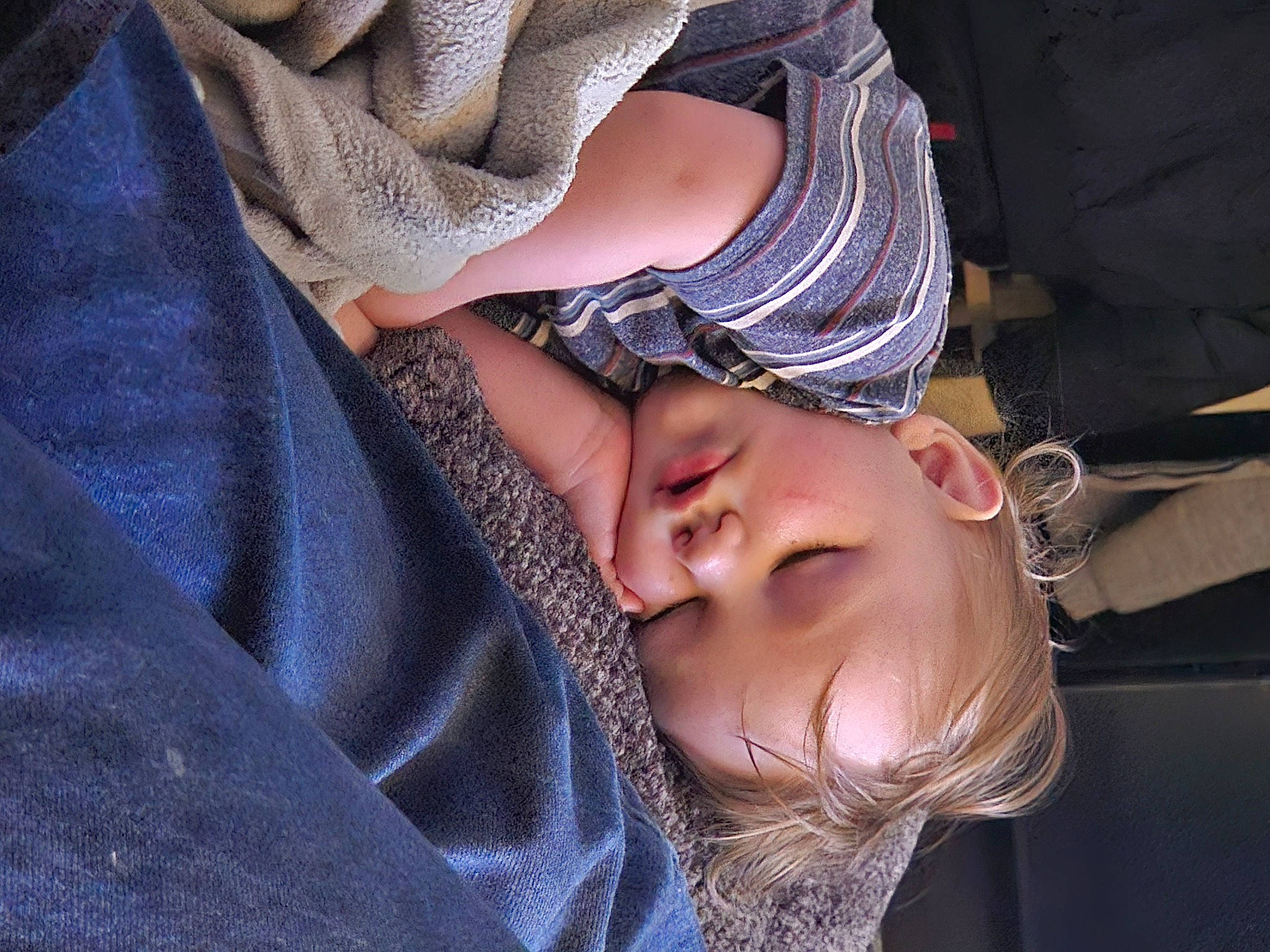 Lucas is registered to the contest to win money with this photo: baby, child, electric_blue, eyelash, fashion_accessory, flash_photography, flesh, fun, gesture, happy, hat, lip, nail, nose, pattern, person, portrait_photography, skin, sunglasses, toddler