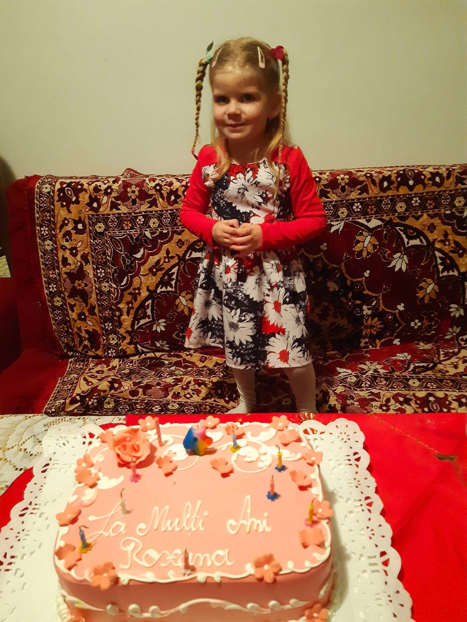 Roxana a rejoint le concours — aidez-le/la à gagner de superbes lots ! baked_goods, baking, birthday, birthday_cake, buttercream, cake, cake_decorating, cuisine, dessert, fondant, food, icing, joy, party, pasteles, person, royal_icing, sugar_cake, sugar_paste, sweetness