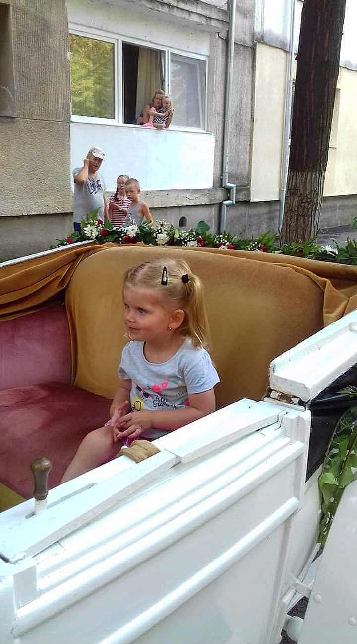 Roxana a rejoint le concours — aidez-le/la à gagner de superbes lots ! blurred, child, headwear, leisure, person, vacation