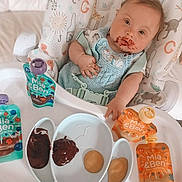Killian participe au concours pour gagner de l'argent avec cette photo : baby, baby_food, child, chocolate, clothing, curious, cute, feeding, food, high_chair, indoor, infant, mess, messy_face, plate, pouches, puree, seat, table, young