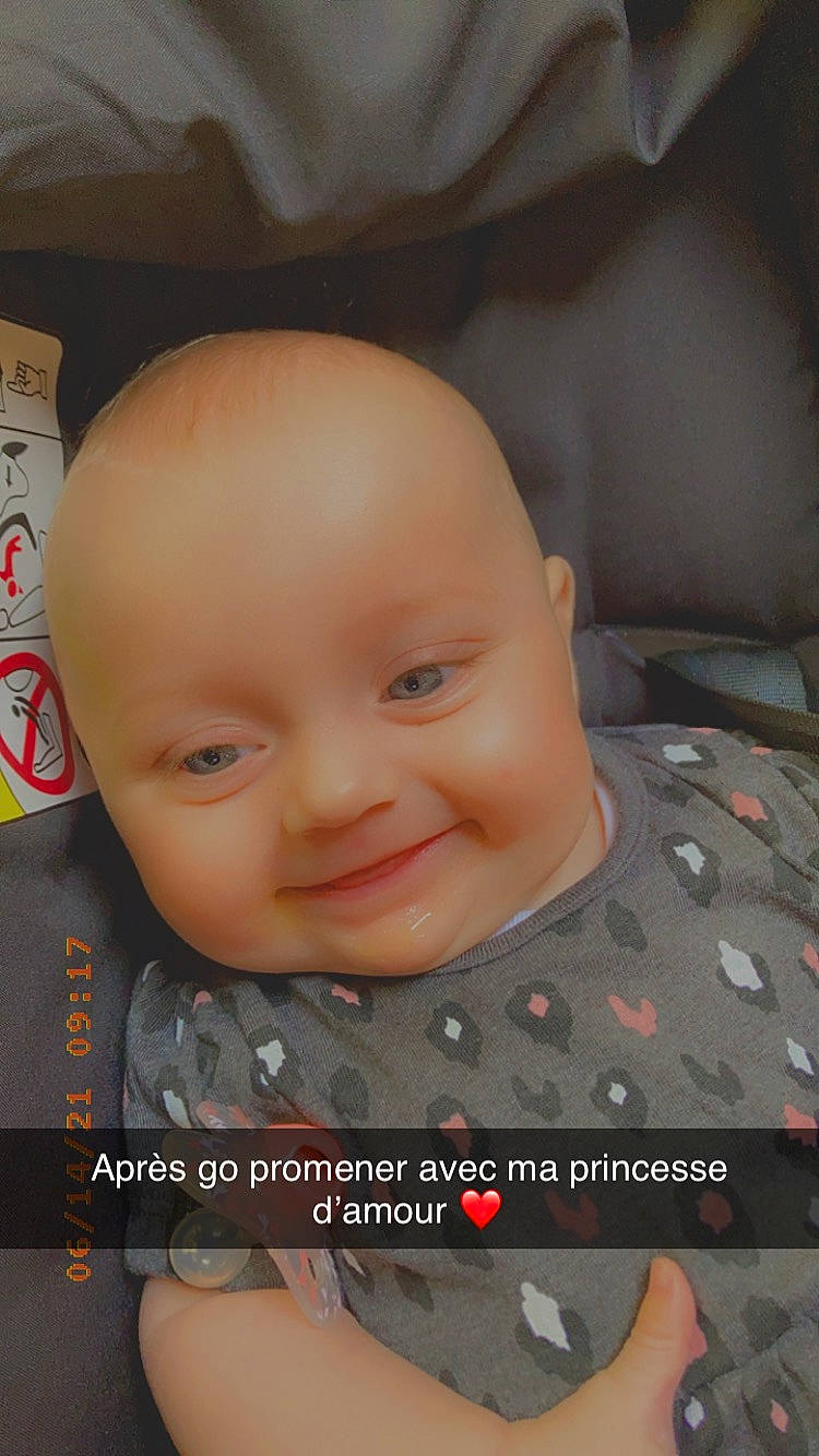 Aline participe au concours pour gagner de l'argent avec cette photo : baby, baby_toddler_clothing, cheek, child, chin, comfort, cool, eyebrow, forehead, hairstyle, happy, iris, joy, lip, mouth, neck, nose, person, skin, sleeve