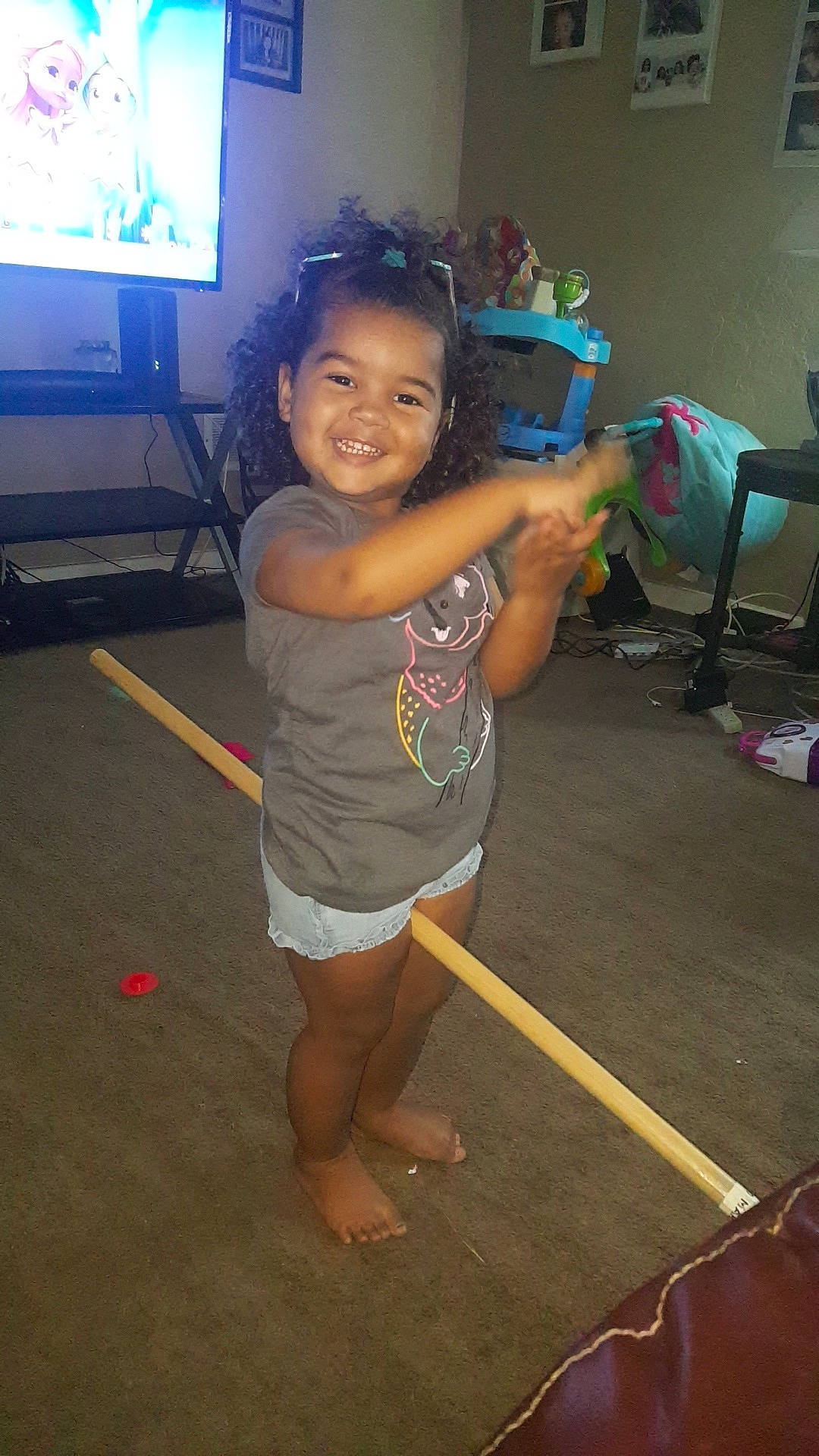 Serenity is registered to the contest to win money with this photo: child, joint, joy, leg, person, shoulder