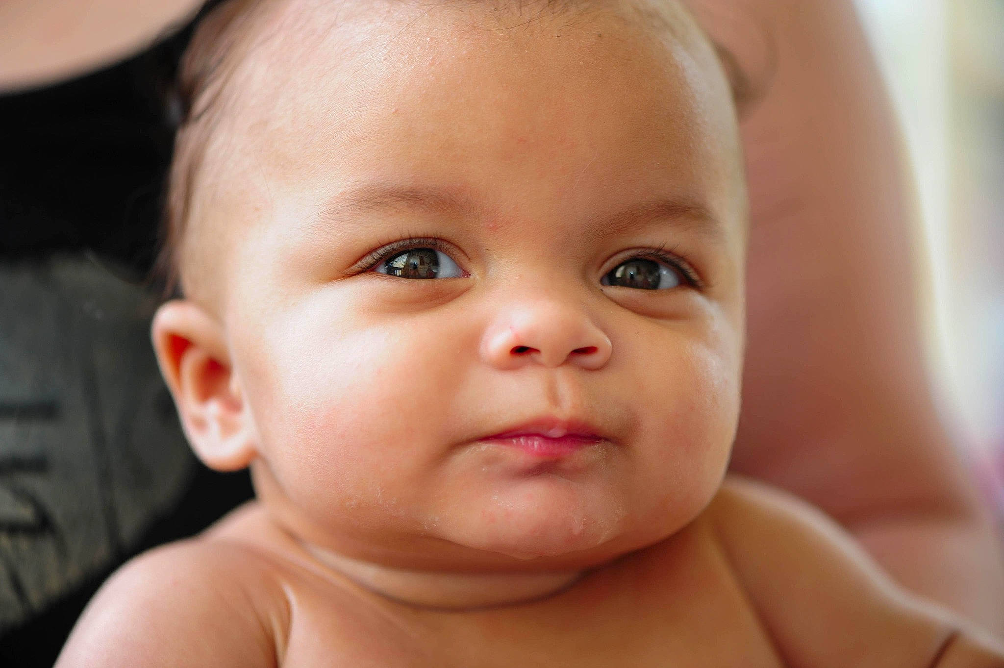 Khamari is registered to the contest to win money with this photo: baby, cheek, child, ear, eyebrow, eyelash, finger, gesture, hand, happy, iris, lip, mouth, neck, no_expression, nose, person, skin, smile, thumb