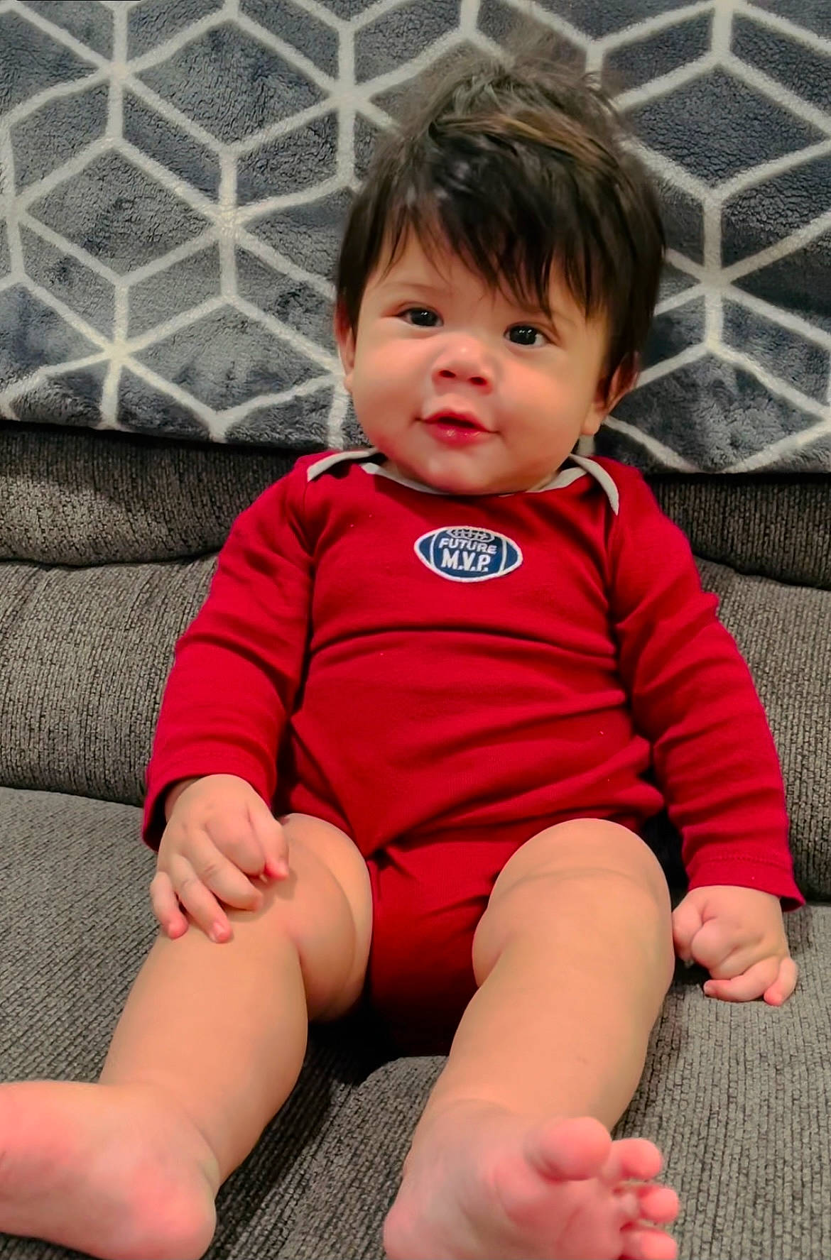 Emilio is registered to the contest to win money with this photo: baby, baby_toddler_clothing, cheek, chin, finger, flash_photography, flooring, happy, human_leg, joint, knee, leg, lip, nose, person, pink, red, skin, sleeve, thigh