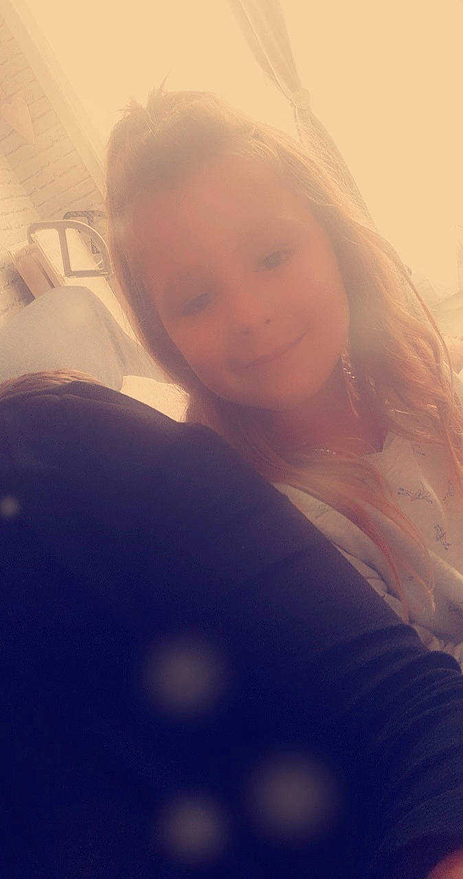 Ines participe au concours pour gagner de l'argent avec cette photo : beauty, blond, cloud, eye, face, hair, head, joy, lens_flare, light, lip, long_hair, morning, mouth, nose, person, photography, selfie, shoulder, skin