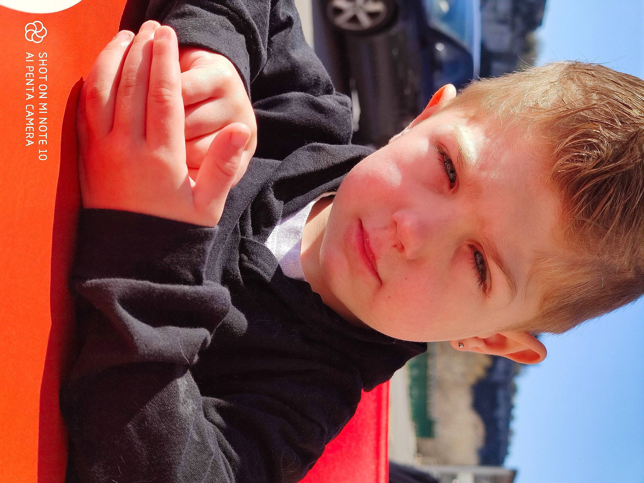 Aldo participe au concours pour gagner de l'argent avec cette photo : baby, cheek, child, electric_blue, eyelash, finger, gesture, happy, mouth, nail, nose, person, red, skin, sky, sleeve, smile, thumb, tire, toddler