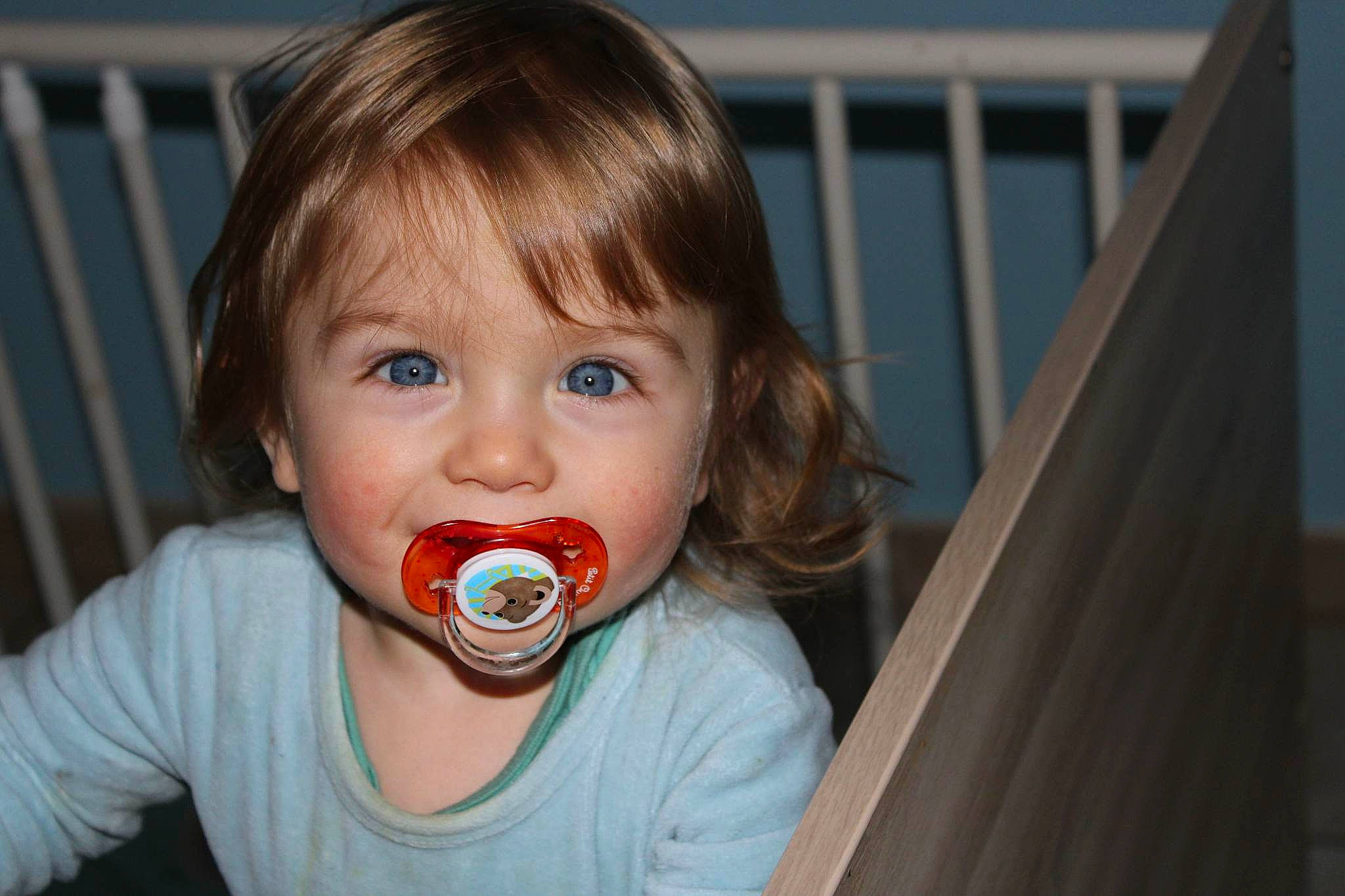 Denzio participe au concours pour gagner de l'argent avec cette photo : baby, biting, cheek, child, dairy, eyelash, facial_expression, fence, food, food_craving, fruit, fun, happy, iris, lip, mouth, nose, person, spoon, tableware