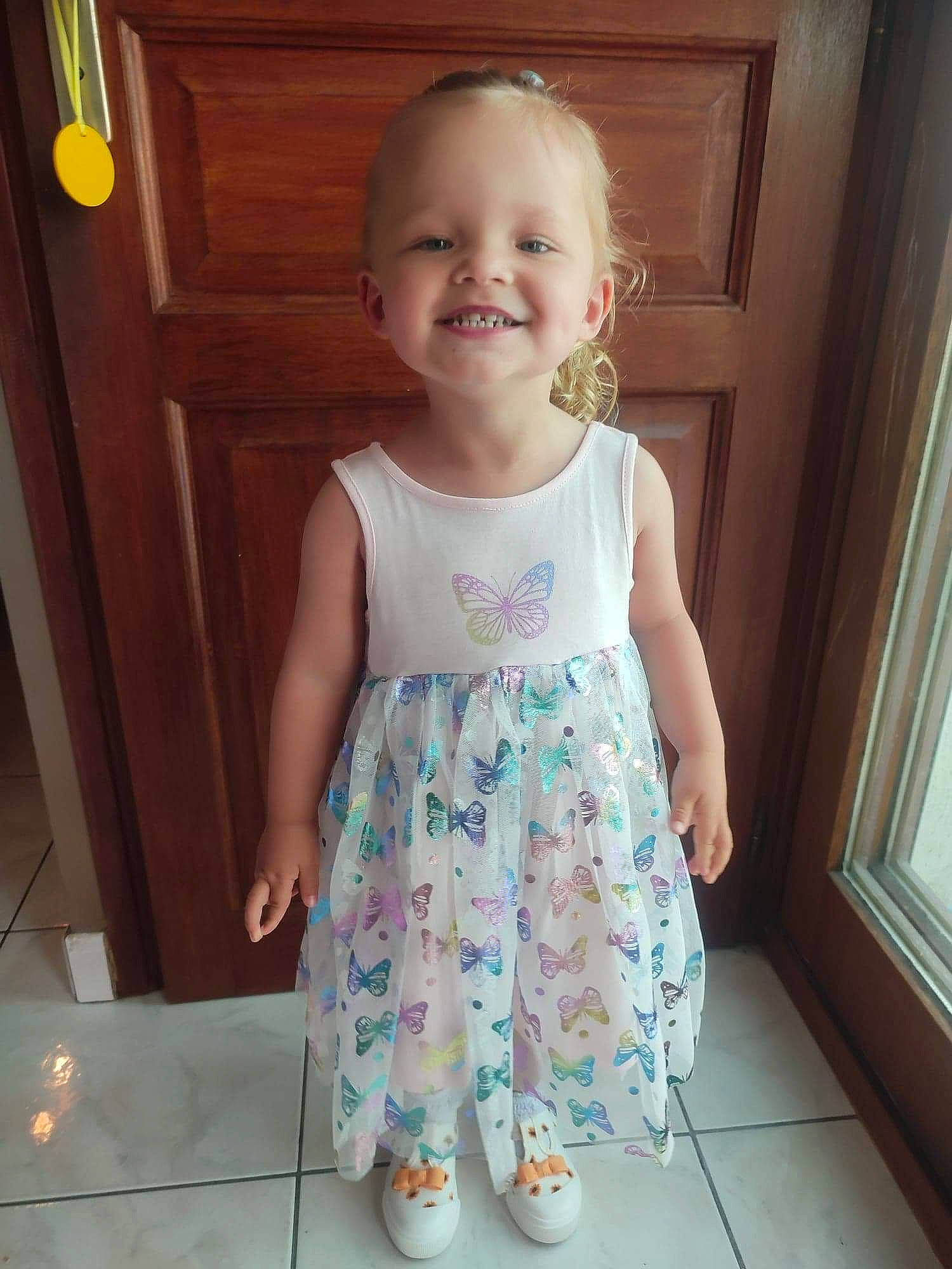 Naya a rejoint le concours — aidez-le/la à gagner de superbes lots ! baby, baby_toddler_clothing, child, face, hair, happy, head, joy, pattern, person, pink, product, skin, sleeve, smile, standing, t_shirt, toddler, waist, white