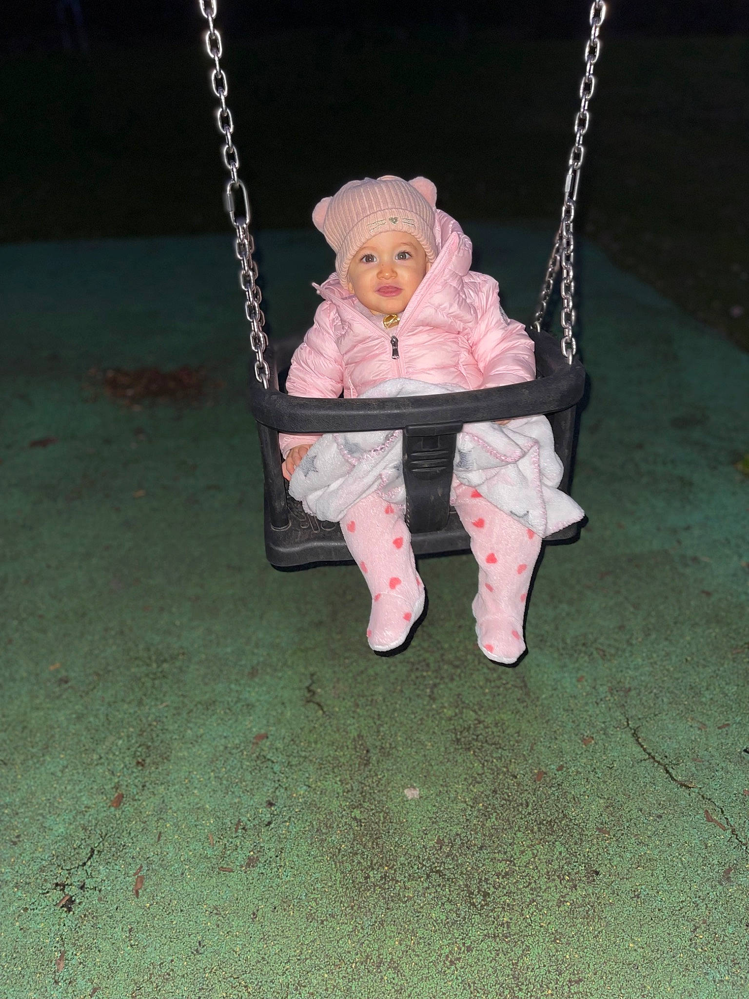 Aaliyah a rejoint le concours — aidez-le/la à gagner de superbes lots ! baby, baby_toddler_clothing, cheek, child, city, foot, fun, grass, happy, headwear, leg, magenta, person, playground, recreation, sitting, sleeve, swing, tints_and_shades, toddler