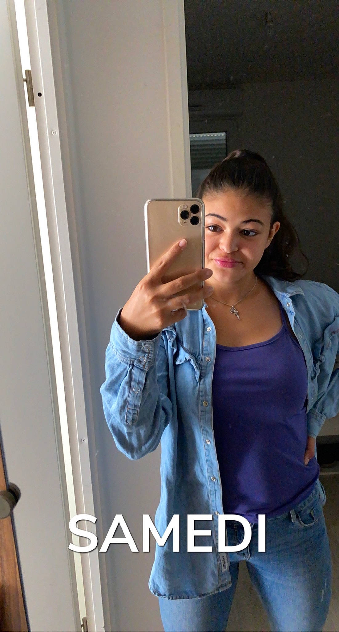 Genna participe au concours pour gagner de l'argent avec cette photo : abdomen, arm, chest, denim, gesture, jeans, joint, joy, lip, mirror, muscle, neck, person, photography, selfie, shoulder, skin, sleeve, top, trousers