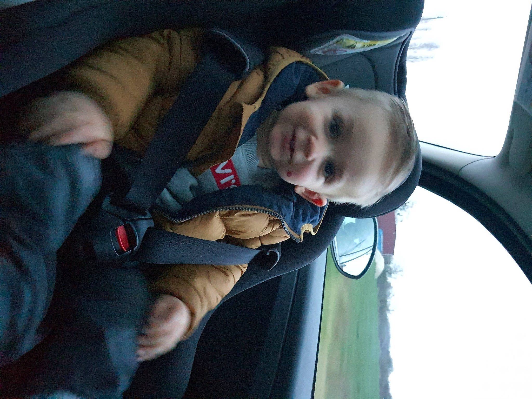 Raphaël participe au concours pour gagner de l'argent avec cette photo : auto_part, automotive_design, automotive_exterior, automotive_lighting, automotive_mirror, baby_in_car_seat, car, car_seat, comfort, door, hood, joy, mode_of_transport, motor_vehicle, passenger, person, smile, toddler, vehicle, vehicle_door