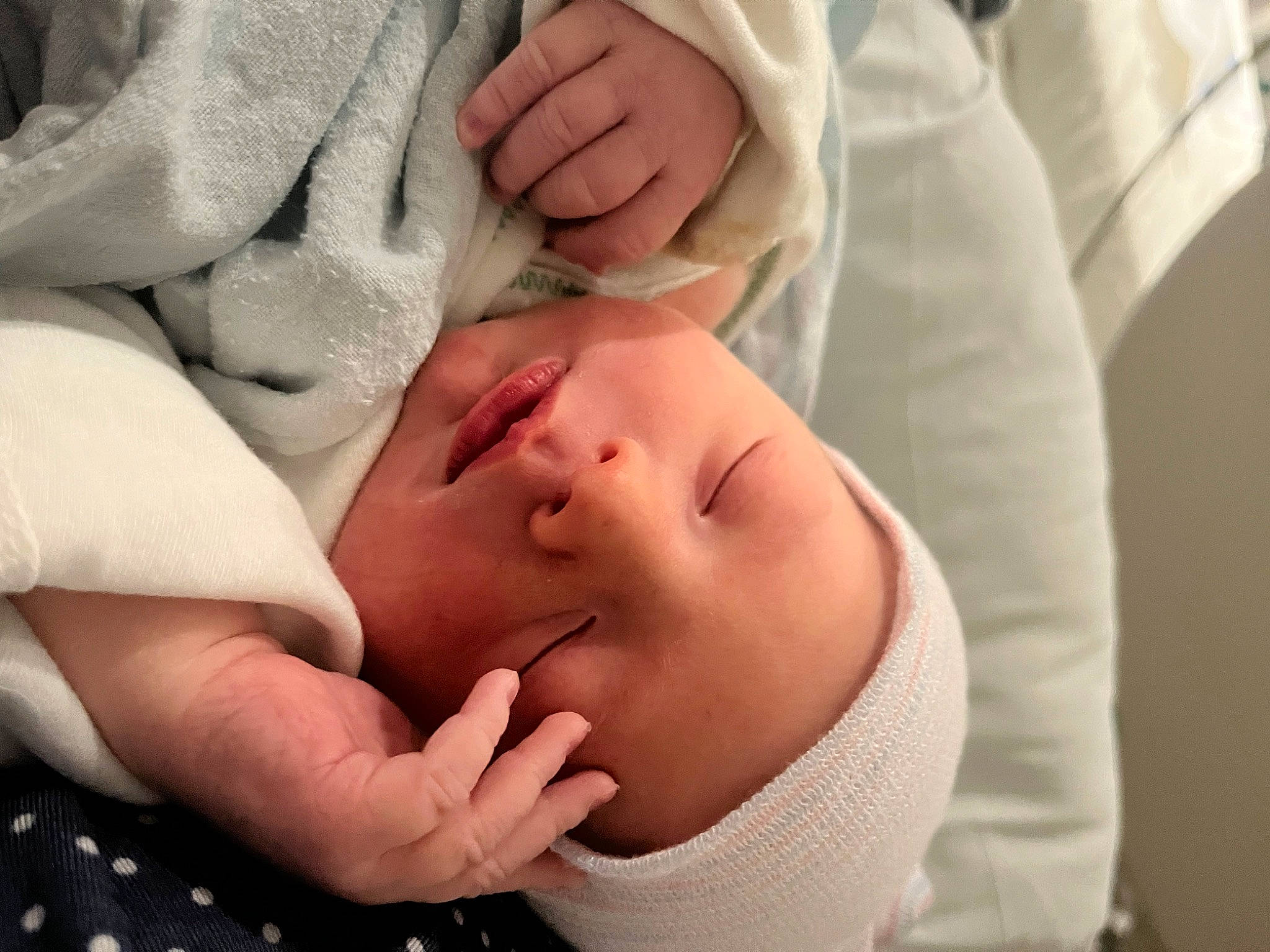 Sebastian is registered to the contest to win money with this photo: baby, baby_toddler_clothing, child, comfort, event, eyelash, finger, flesh, gesture, hand, happy, headwear, nail, person, skin, thumb, toddler, wrist