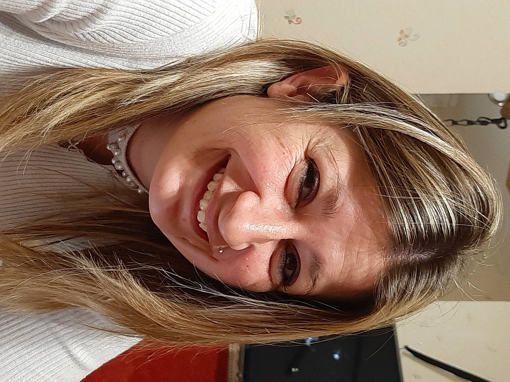 Cindy participe au concours pour gagner de l'argent avec cette photo : bangs, beauty, comfort, ear, eye, eyelash, eyewear, happy, hat, head, jaw, joy, layered_hair, lip, mouth, nose, person, selfie, skin, smile