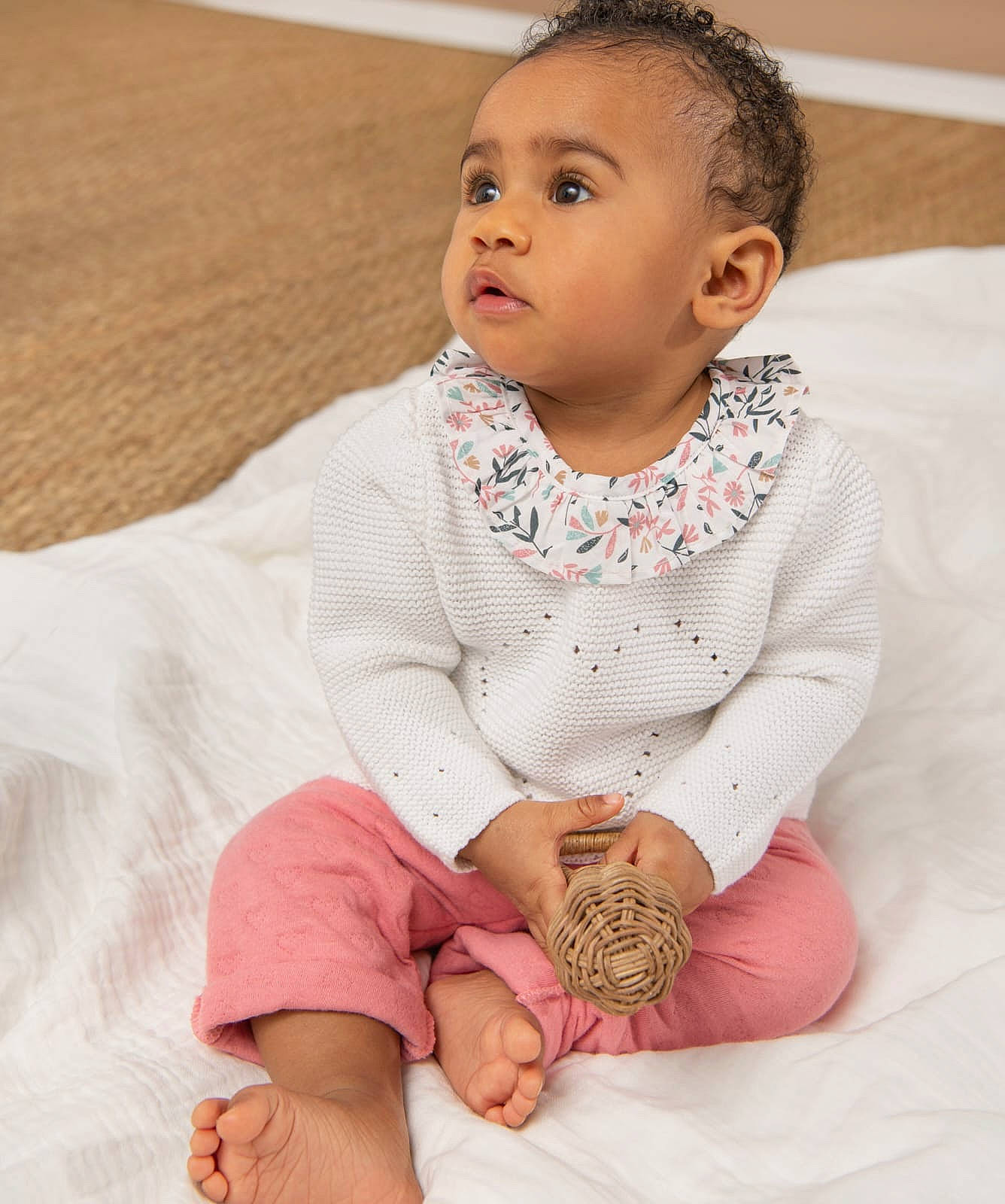 Liya participe au concours pour gagner de l'argent avec cette photo : arm, baby_toddler_clothing, cheek, child, collar, dress_shirt, elbow, eye, face, finger, gesture, hand, happy, head, jewellery, neck, person, skin, sleeve, stomach