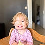 Perle participe au concours pour gagner de l'argent avec cette photo : toddler, child, smiling, bread, high_chair, wooden_furniture, indoor, curly_hair, pink_clothing, long_sleeve, happy, face, person, cute, young_child, table, light_skin, blonde_hair, sitting, portrait